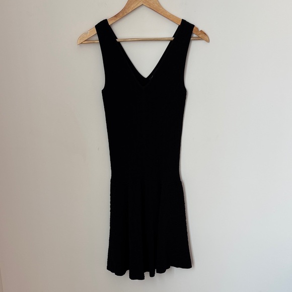 Torn by Ronny Kobo Sleeveless Mini V-Neck Dress Black Small - Picture 1 of 9